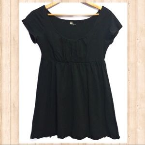 Gap black ruffle bottom hem cap sleeve tunic